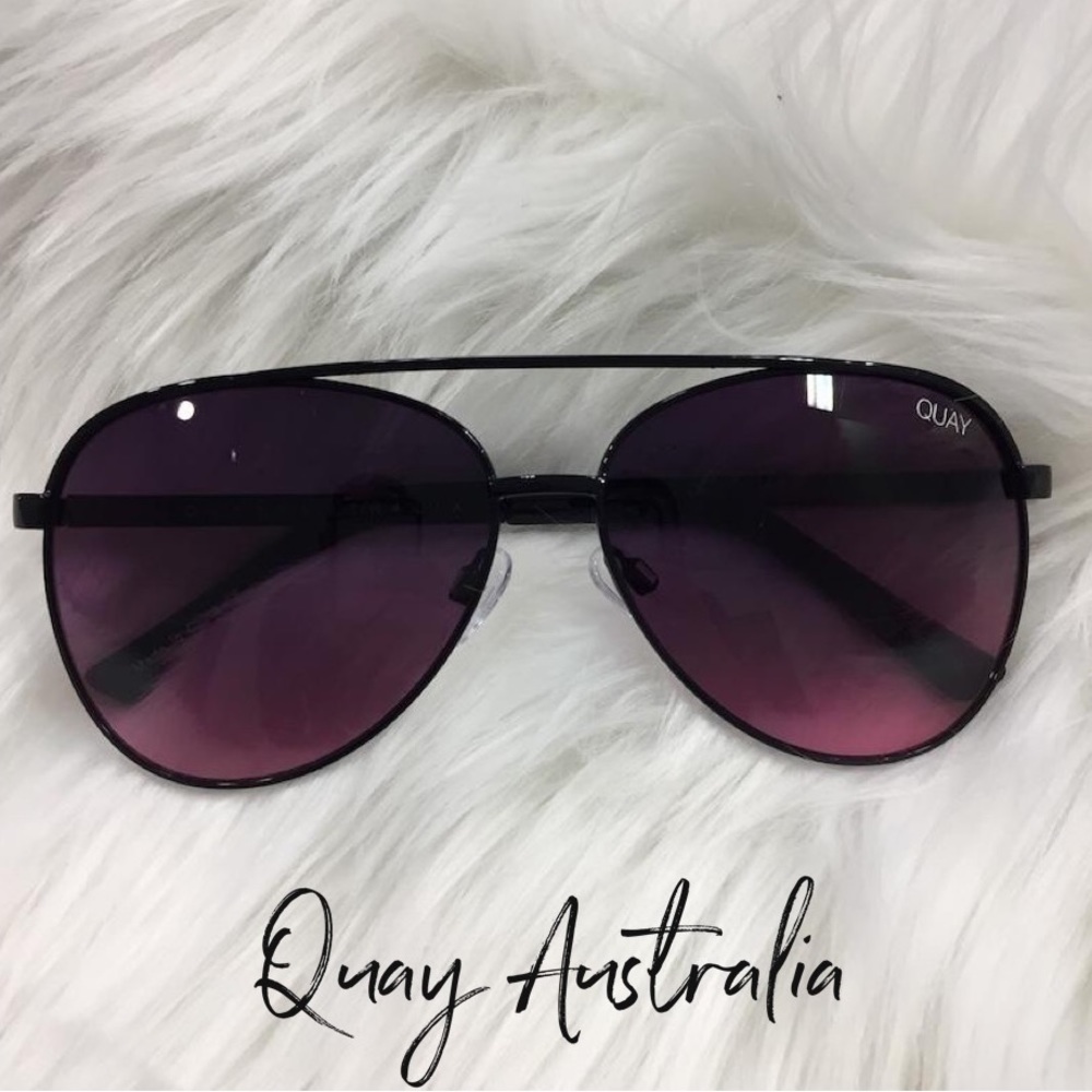 NWOT: Quay Vivienne Mini in Black/Purple